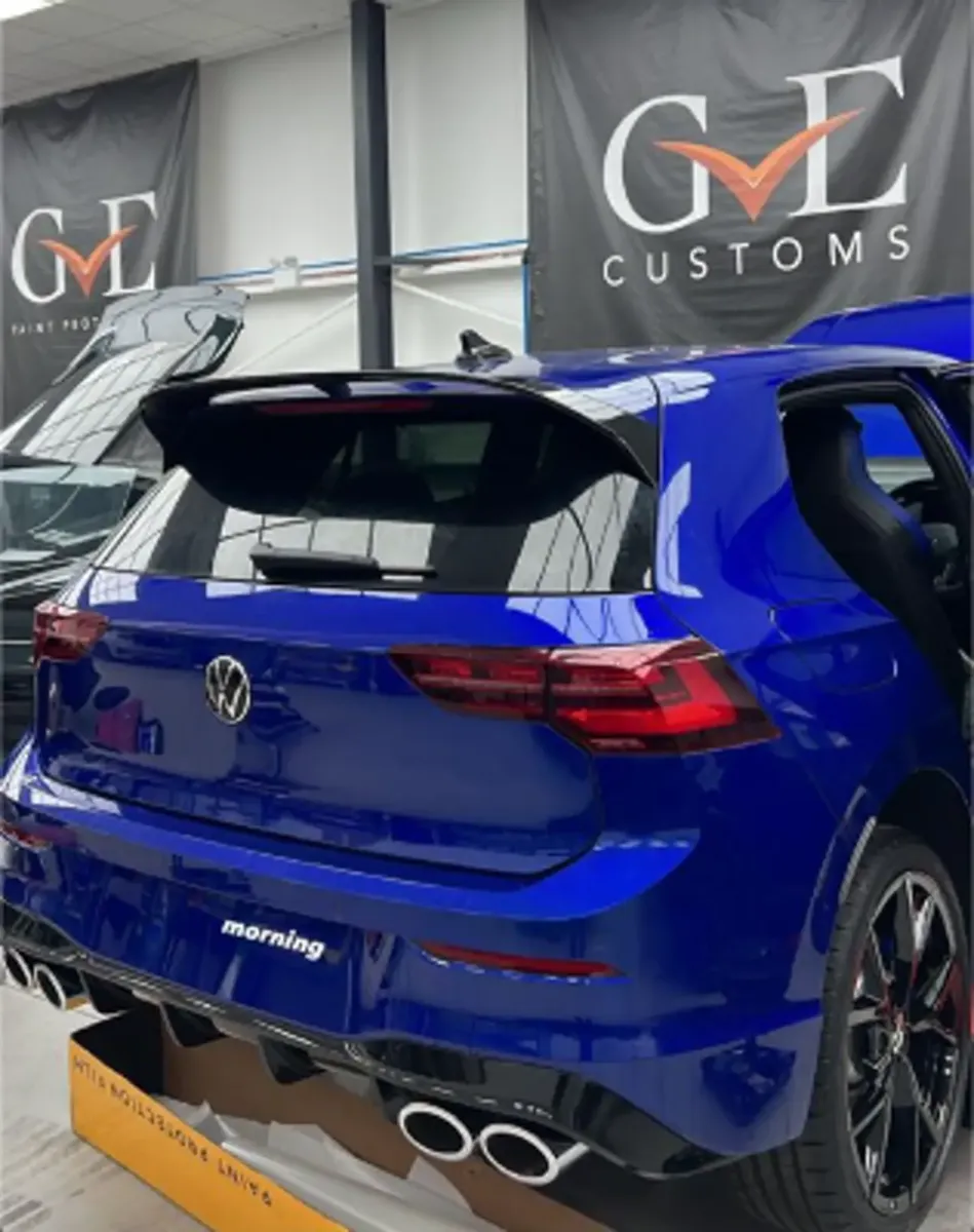 Volkswagen Golf R azul na GVE Customs