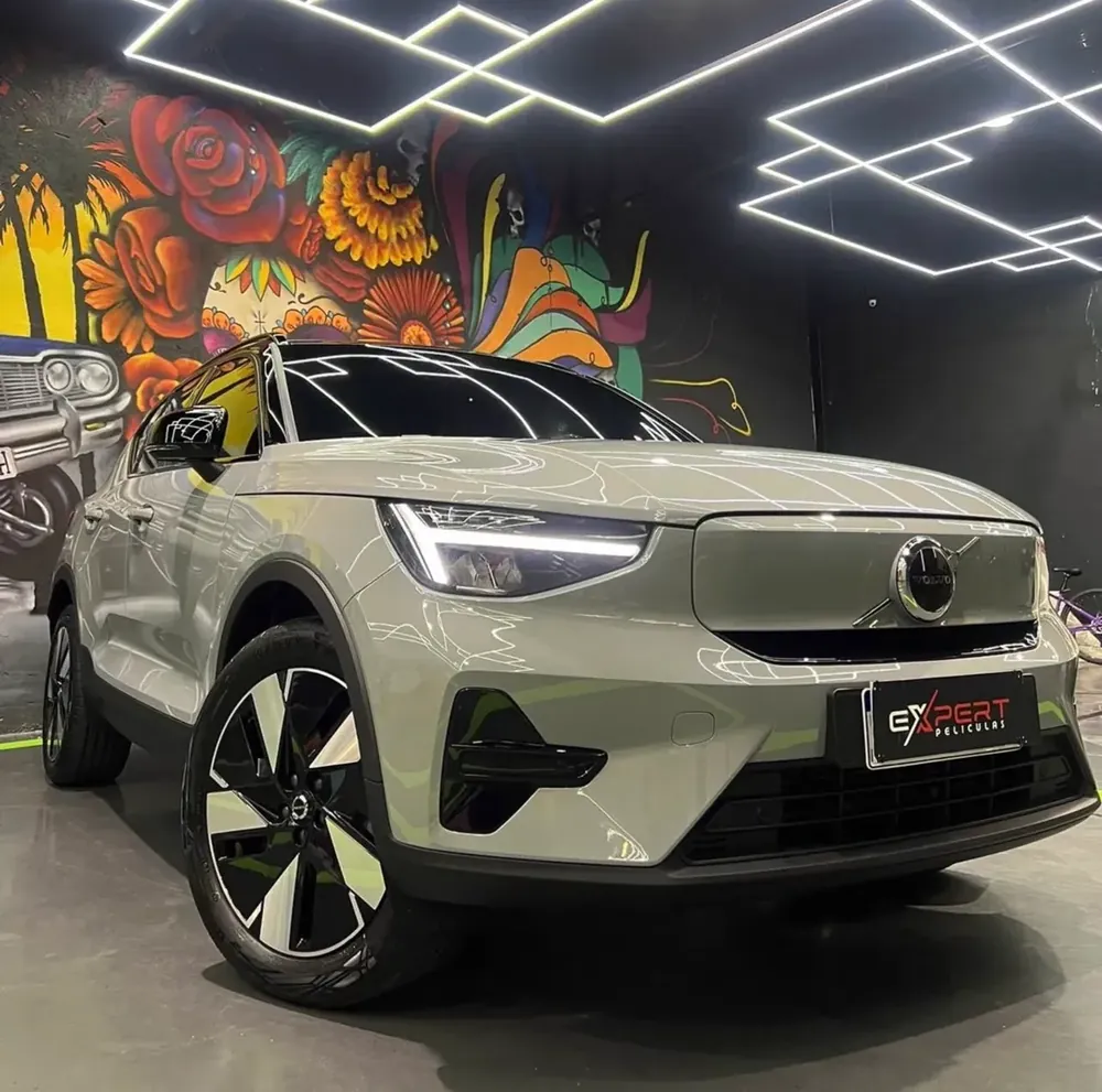 Volvo C40 cinza